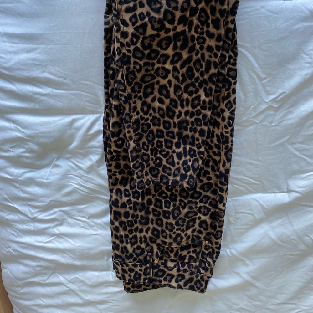 NWOT White House Blk Market leopard pants Sz 30. Never worn perfect cond. $20 - Picture 12 of 13